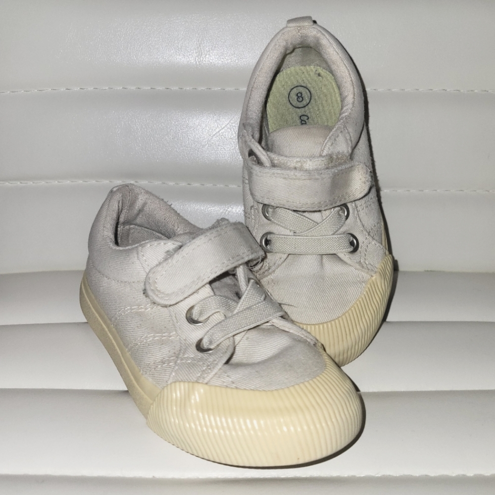 Kid's Shoes: Size 8, Cat and Jack
